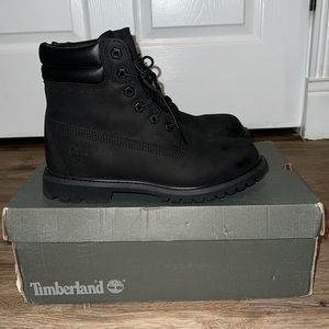Woman’s timberland boots-black